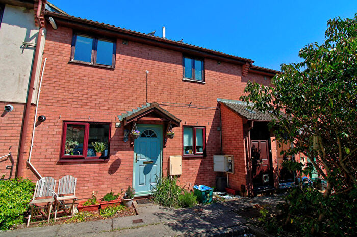 1 Bedroom Apartment For Sale In Berkeley Green Road, Bristol, BS5