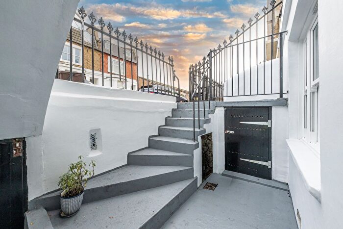 1 Bedroom Flat To Rent In Auckland Road, London, SW11