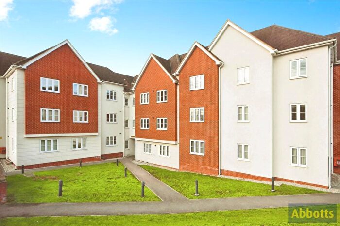 2 Bedroom Flat For Sale In London Road, Benfleet, Essex, SS7