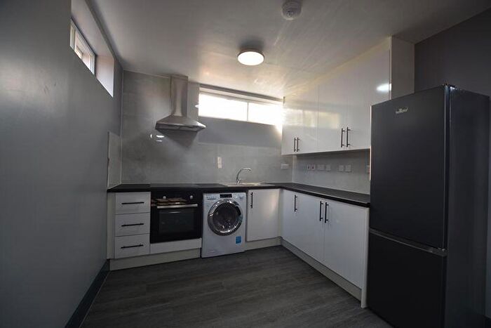 Flat To Rent In Tilbury Close, Reading, RG4