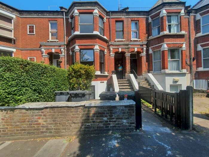 4 Bedroom Flat To Rent In High Road, Haringey, London, N15