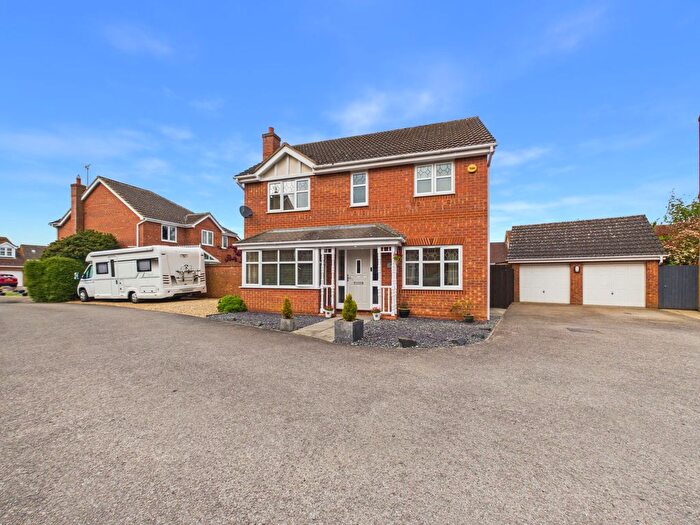 4 Bedroom Detached House For Sale In Alvis Drive, Yaxley, PE7