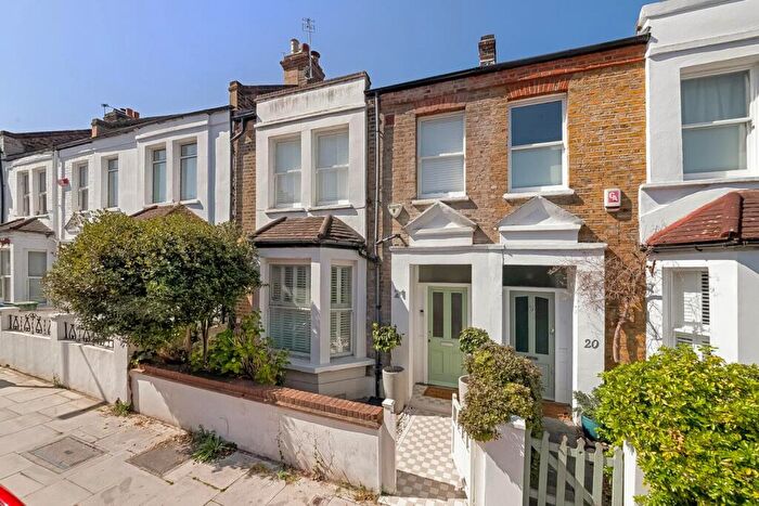 2 Bedroom Flat For Sale In Worlingham Road, East Dulwich, London, SE22