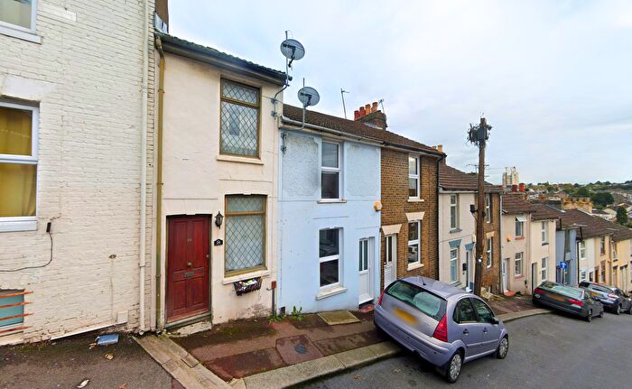 3 Bedroom Terraced House For Sale In Grange Hill, Chatham, ME5
