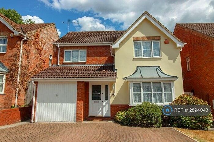 4 Bedroom Detached House To Rent In Darlands Drive, Barnet, EN5