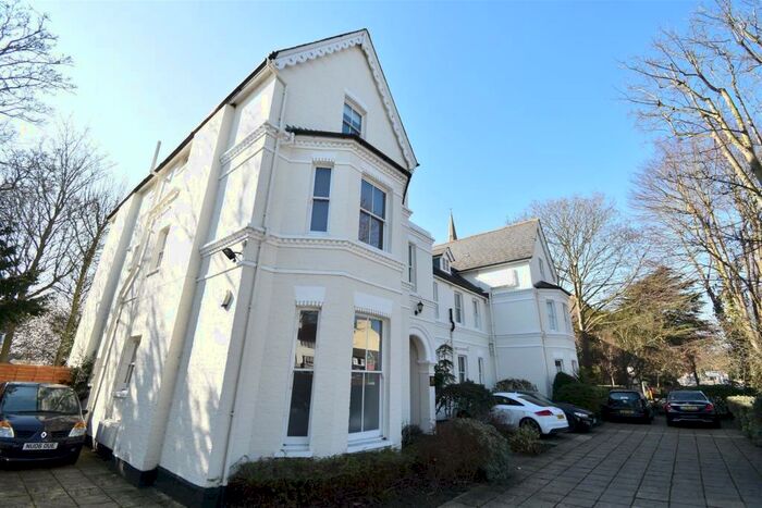 2 Bedroom Flat To Rent In Ravens Ait Hall, Surbiton, KT6