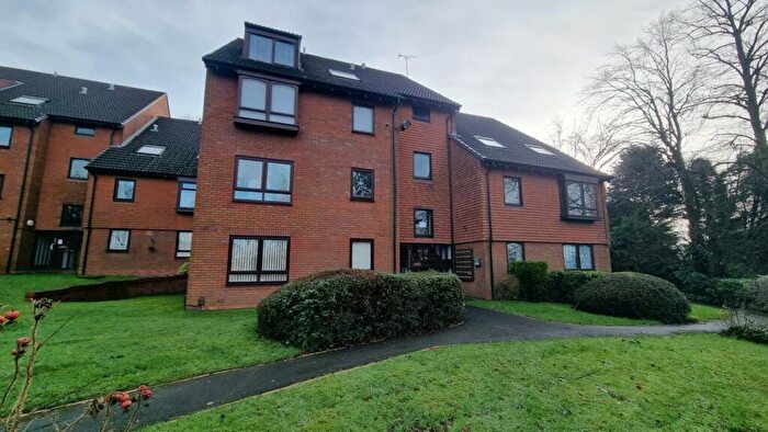 1 Bedroom Apartment To Rent In Moncrieffe Close, DY2