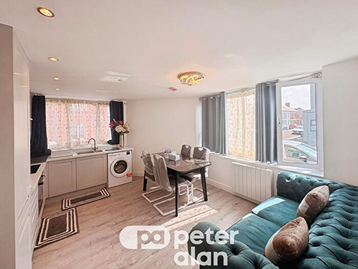 2 Bedroom Apartment To Rent In Penarth Road, CF11
