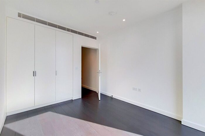 2 Bedroom Flat To Rent In Bondway, London, SW8