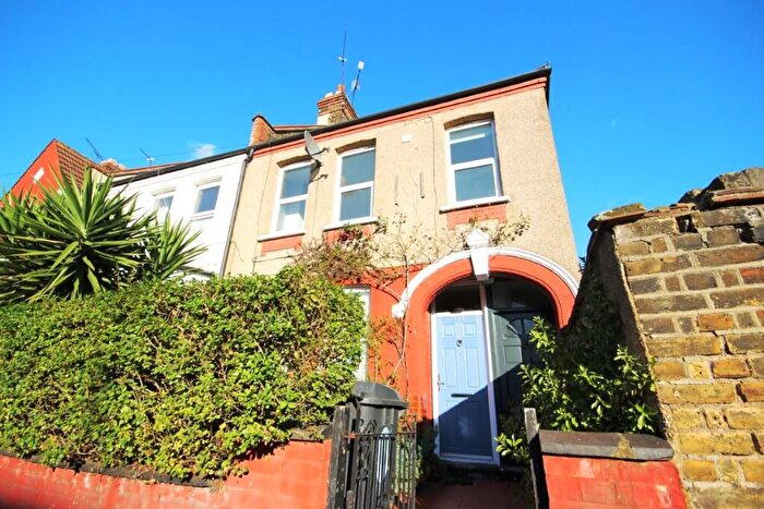 2 Bedroom Flat To Rent In Bloxhall Road, London, E10