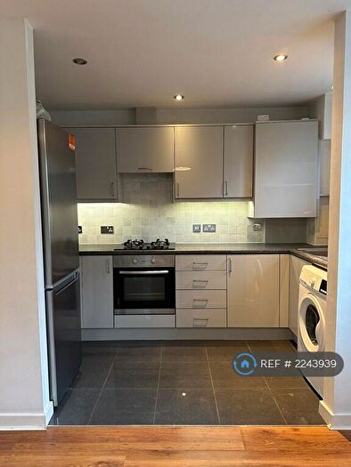 1 Bedroom Flat To Rent In Montclair Court, London, N12