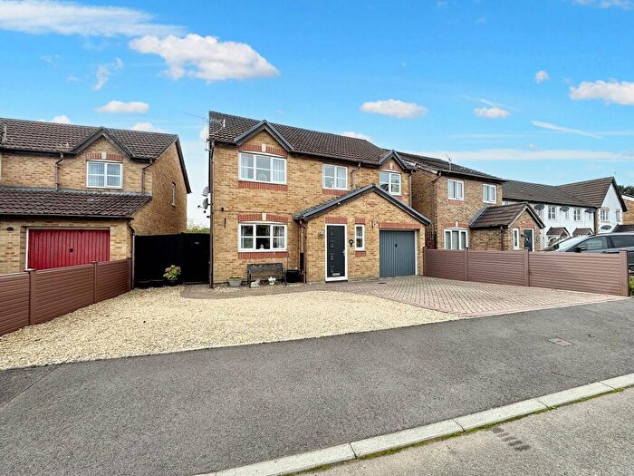 5 Bedroom Detached House For Sale In Downey Grove, Penpedairheol, CF82