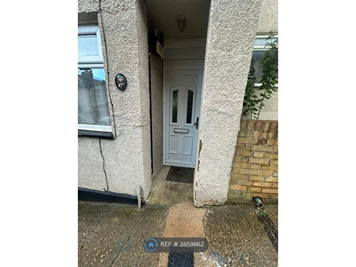3 Bedroom Terraced House To Rent In Gordon Road, Chatham, ME4