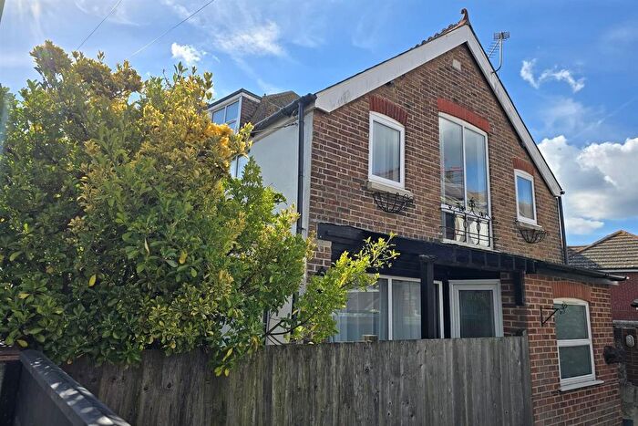 2 Bedroom Cottage To Rent In Park Road, Bognor Regis, PO21