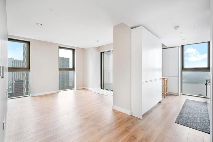 2 Bedroom Apartment To Rent In One Thames Quay, London, E14