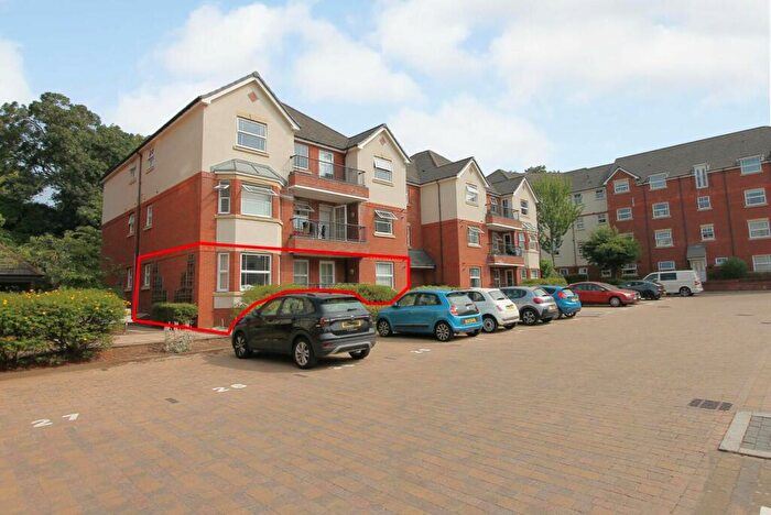 2 Bedroom Apartment For Sale In Trefoil Gardens, Amblecote, Stourbridge, DY8