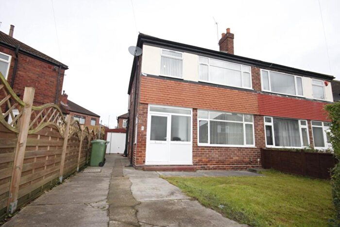 3 Bedroom Semi-Detached House To Rent In Foxwood Grove, Leeds, LS8