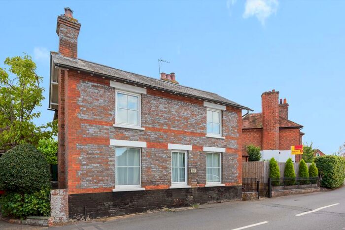 3 Bedroom Detached House For Sale In Chieveley, Berkshire, RG20