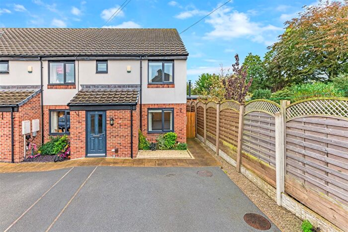 3 Bedroom End Of Terrace House For Sale In Brackenwood Close, Ilkley, LS29