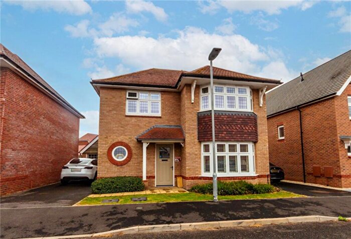 3 Bedroom Detached House For Sale In Magpie Meadows, Caddington, Luton, LU1