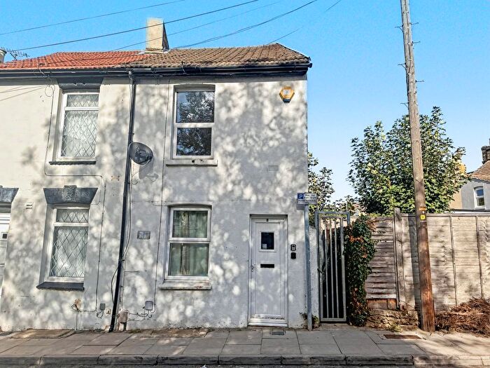 2 Bedroom Terraced House To Rent In Saunders Street, Gillingham, ME7