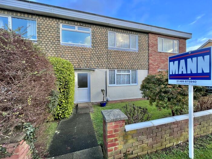 2 Bedroom Flat To Rent In Church Road, Warsash, SO31