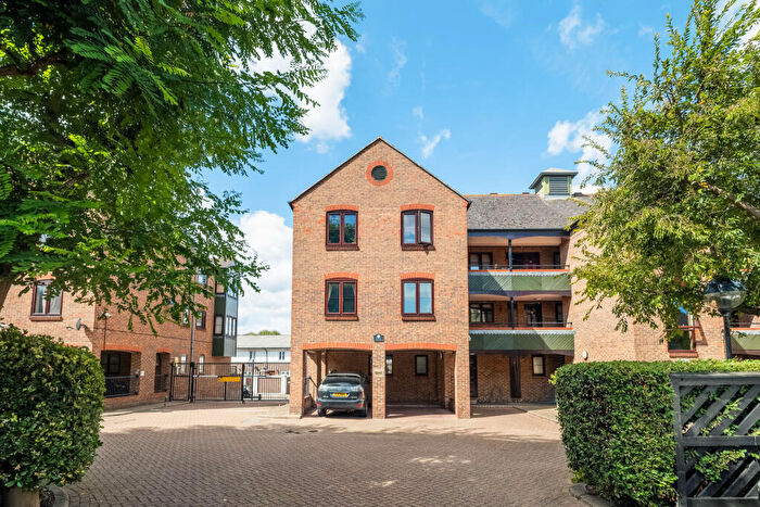 2 Bedroom Flat For Sale In Plymouth Wharf, London, E14