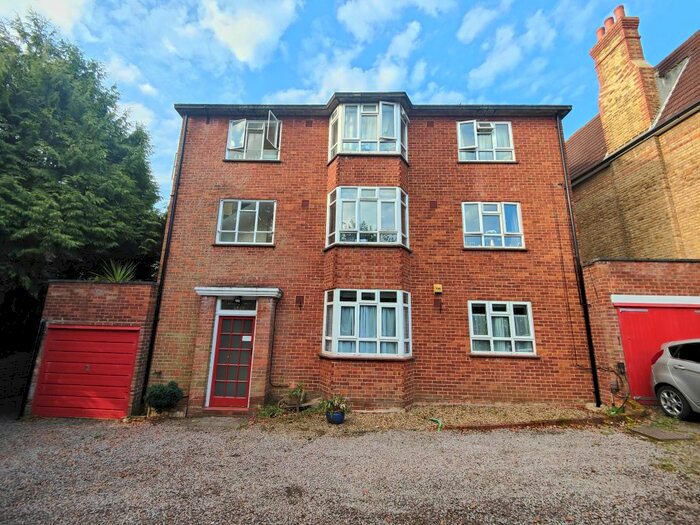 3 Bedroom Property To Rent In Beckenham Grove, Bromley, BR2