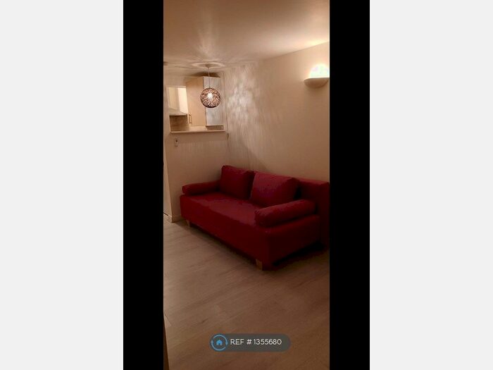 Studio To Rent In Weald Lane, London, HA3