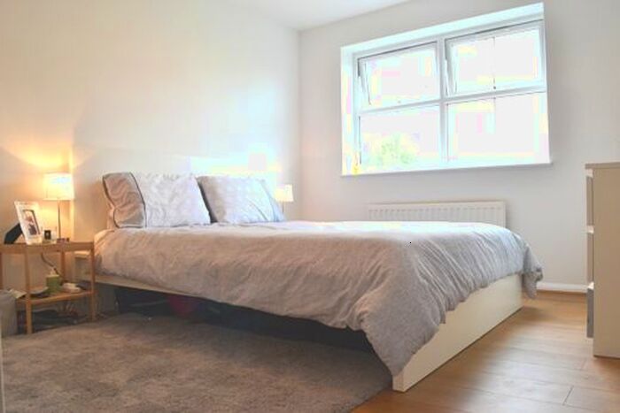 2 Bedroom Flat To Rent In Shaftsbury Gardens, North Acton, London, NW10