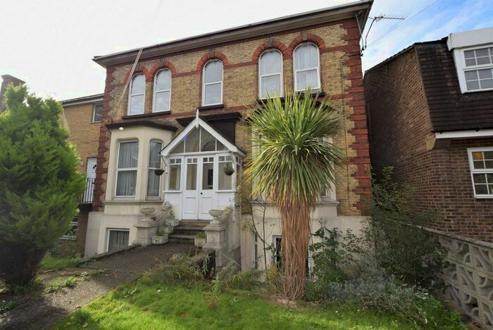 Studio To Rent In Old Road East, Gravesend, DA12