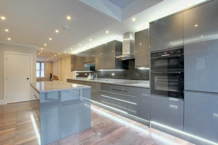 5 Bedroom Detached House To Rent In Grosvenor Road, London N9