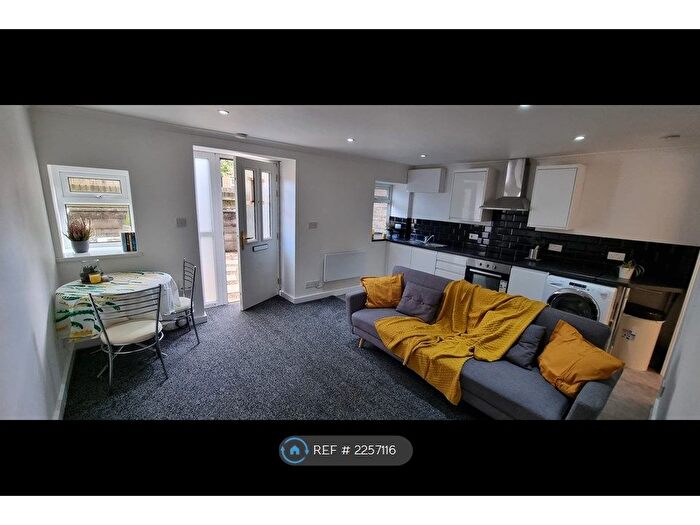 Studio To Rent In Grape Street, Bradford, BD15