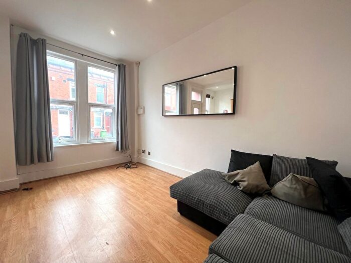 2 Bedroom Detached House To Rent In Knowle Grove, Burley, Leeds, LS4