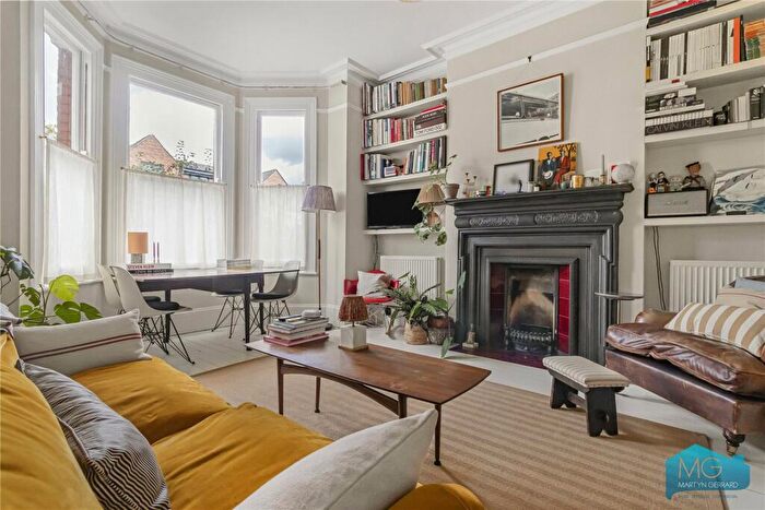 2 Bedroom Apartment For Sale In Sutton Road, London, N10