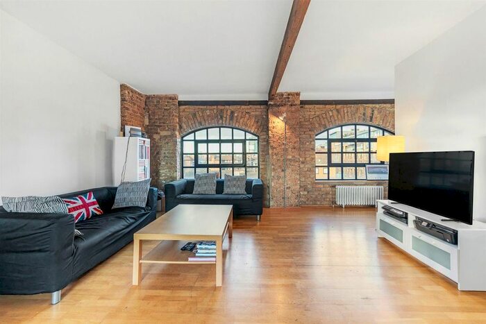 2 Bedroom Flat To Rent In Long Lane, London, SE1