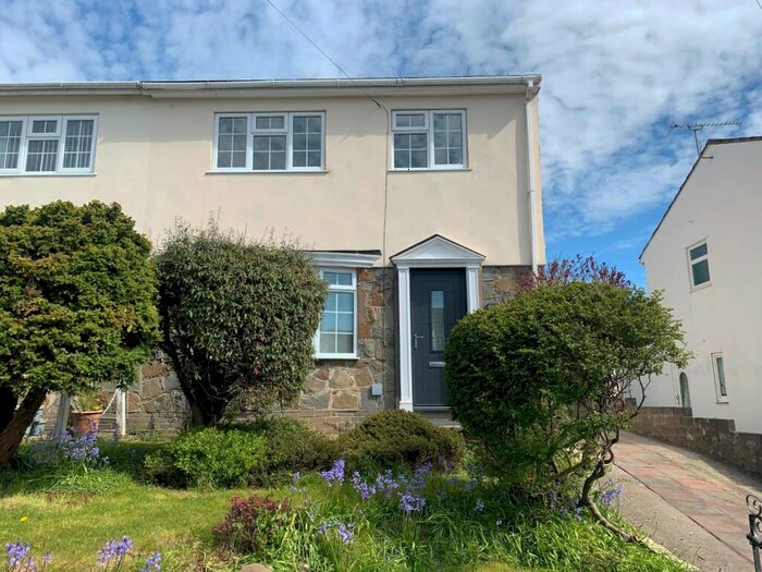 3 Bedroom Semi-Detached Bungalow To Rent In Eleanor Close, Pencoed, CF35