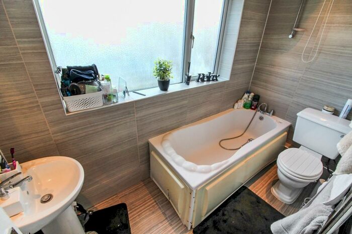 3 Bedroom Terraced House For Sale In Waverley Road, Reading, RG30