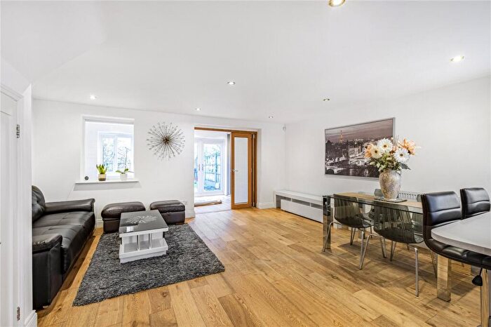 3 Bedroom House To Rent In Telegraph Place, London, E14
