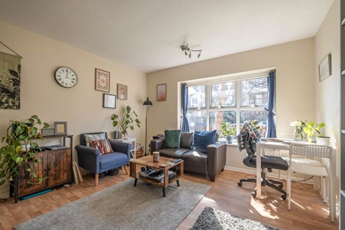 2 Bedroom Apartment To Rent In Cavendish Road London, SW12