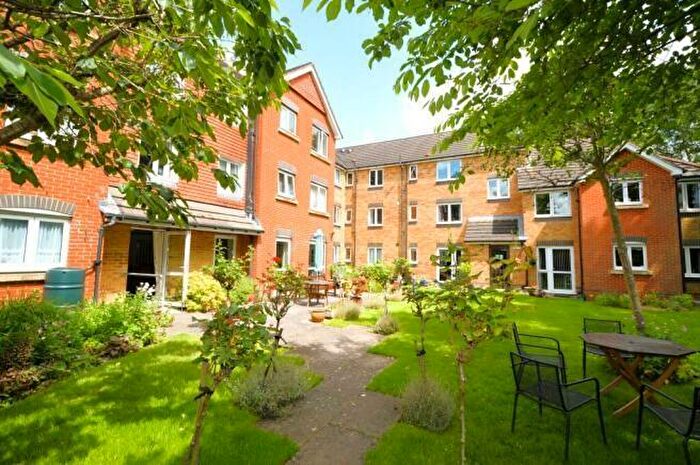 1 Bedroom Apartment To Rent In Hart Dene Court, Bagshot, GU19