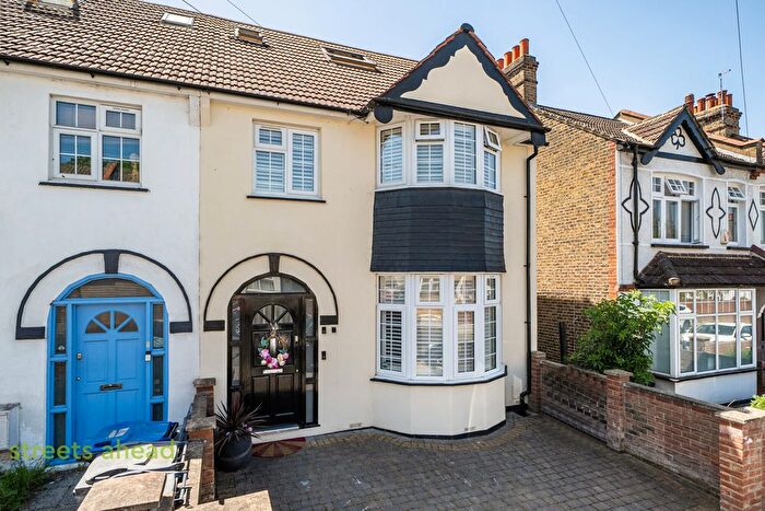 5 Bedroom End Of Terrace House For Sale In Beauchamp Road, London, SE19