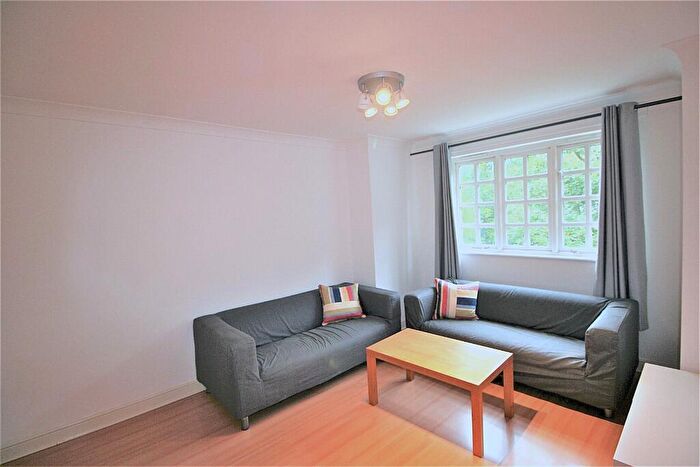 2 Bedroom Flat To Rent In Hadfield Close, Victoria Park, Manchester, M14