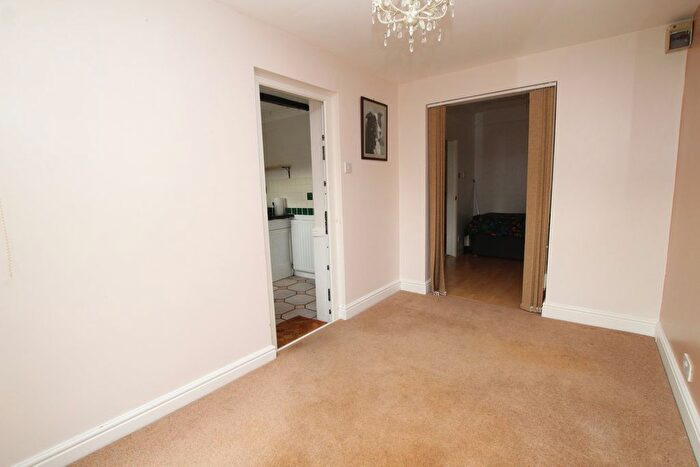 2 Bedroom Semi-detached Bungalow For Sale In Sheep Walk, Shepperton, TW17
