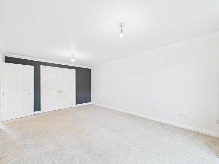 2 Bedroom Flat For Sale In Lockside Court, Aldermaston, RG7