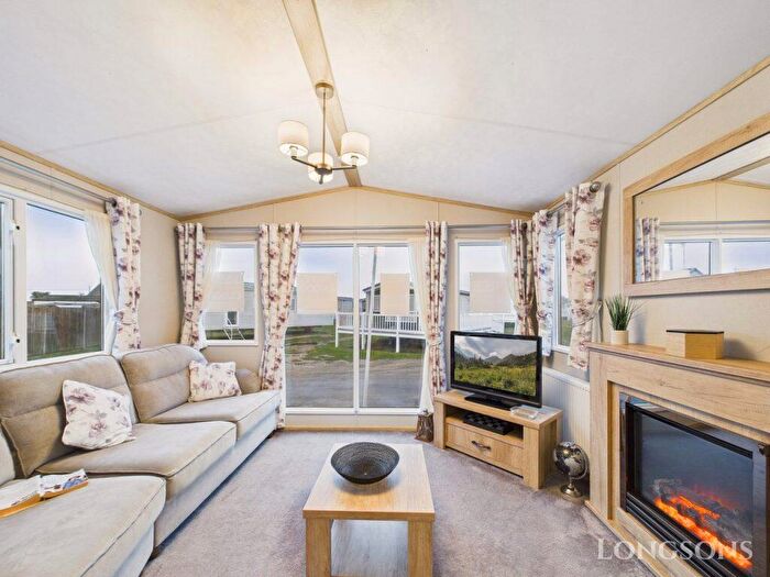 2 Bedroom Park Home For Sale In Pakefield Holiday Park, NR33