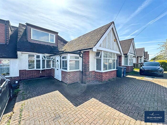4 Bedroom Semi Detached Bungalow For Sale In Milton Avenue, Barnet, EN5