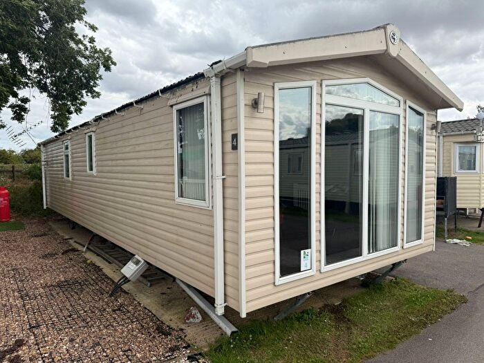 2 Bedroom Mobile/park Home For Sale In Witham Bank, Chapel Hill, Lincoln, LN4