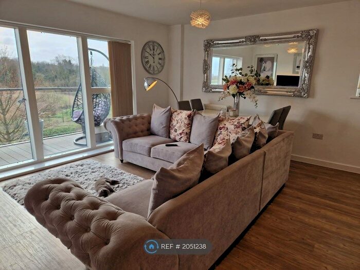 2 Bedroom Flat To Rent In Wainwright Avenue, Greenhithe, DA9