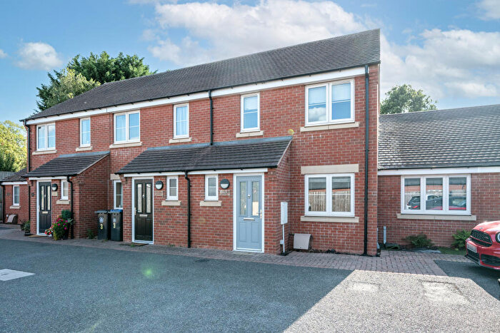 2 Bedroom Town House To Rent In Victoria Place, Studley, Warwickshire, B80